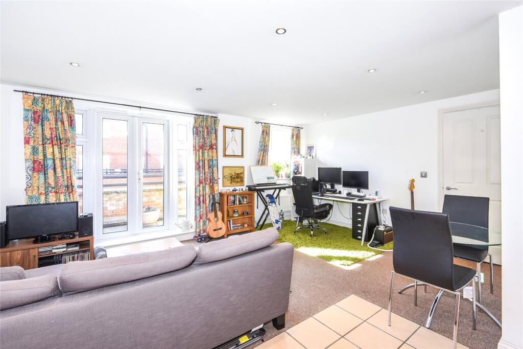 Apartment in Reading - View 3
