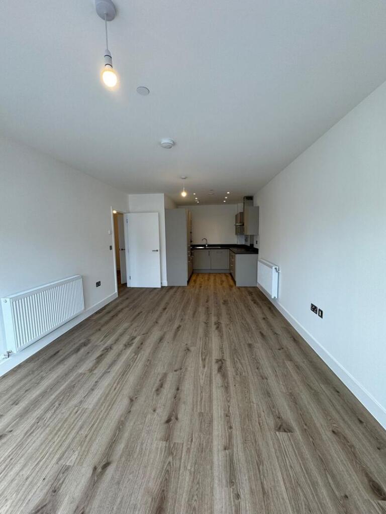 Apartment in Finchampstead - More
