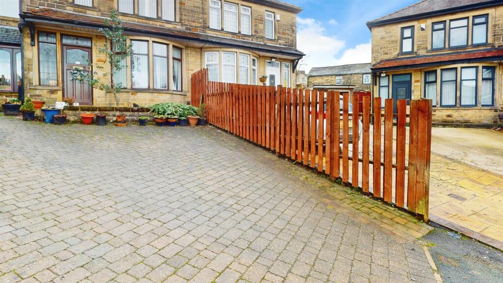 Additional image 18 of Ashtree Grove, Bradford