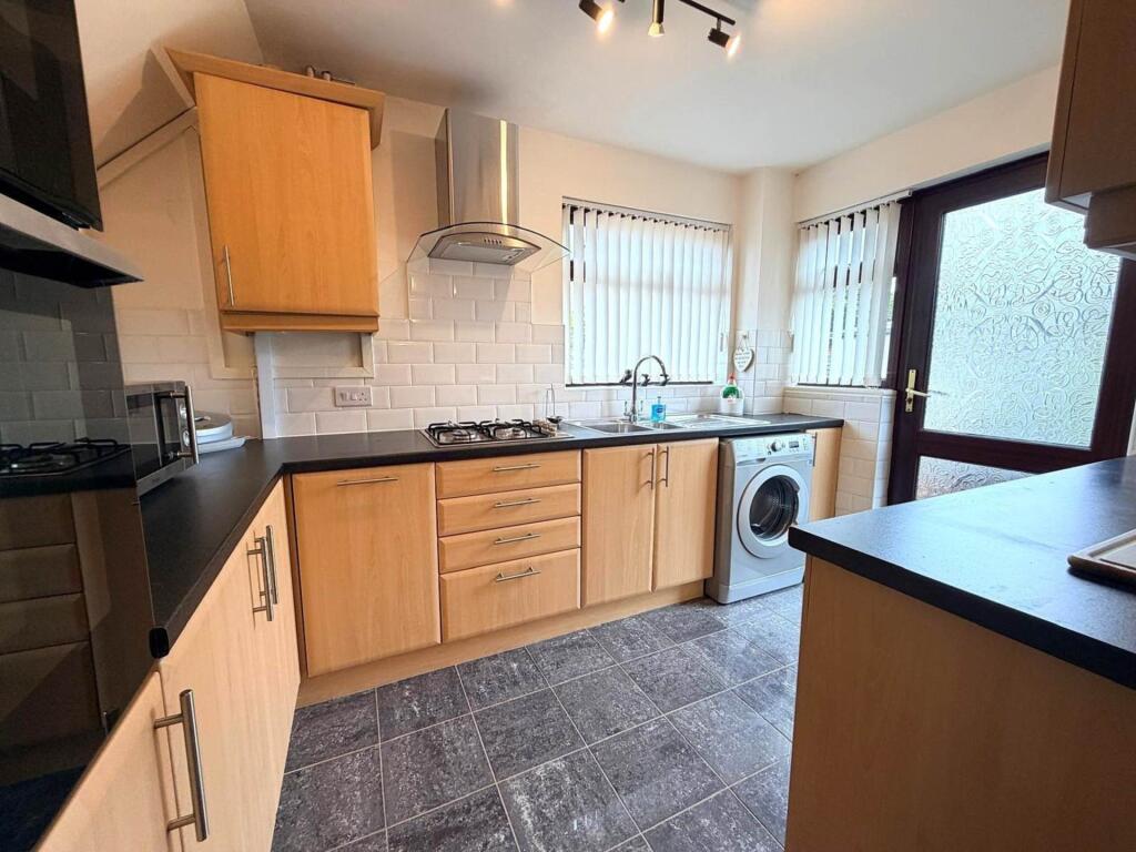 House in Knowsley, Kirkby - More