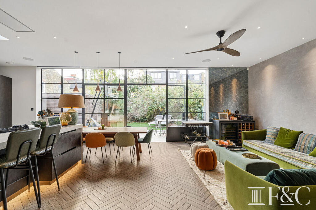 House in London - View 2