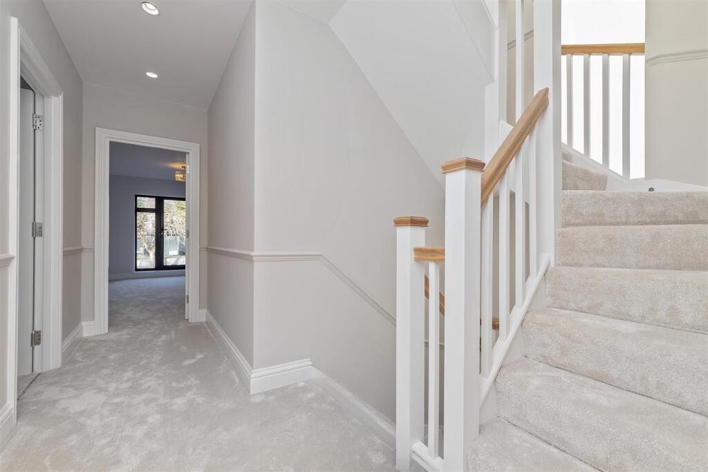 Additional image 19 of Batchwood Drive, St. Albans