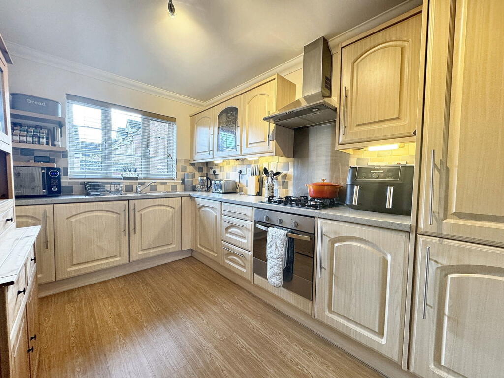 Blaydon Place, Sutton photo 2