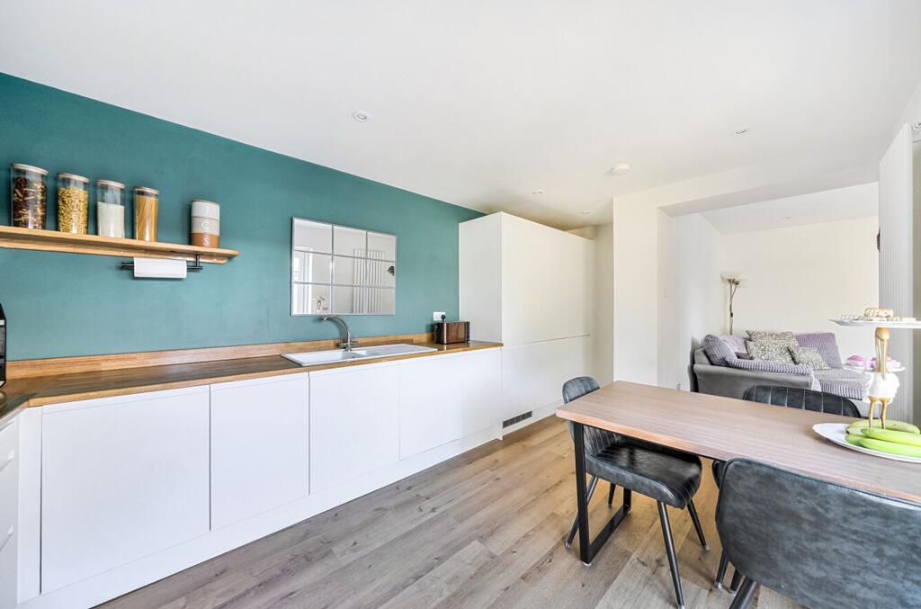 House in Chichester, Selsey - More