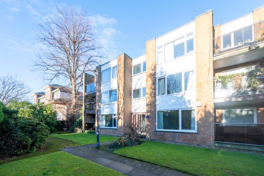 Main image of property: Rowan Road, Flat 2/1, Brisbane Court, Glasgow, G41 5DJ