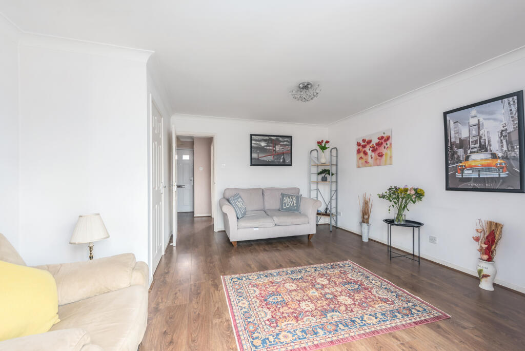 Long Beech Drive, Farnborough, GU14 photo 4