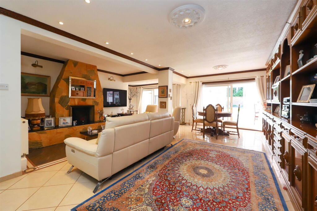 Park Avenue, North Ruislip photo 3