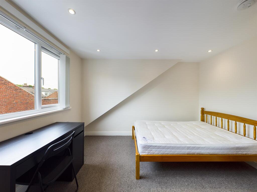 4 bedroom terraced house for rent