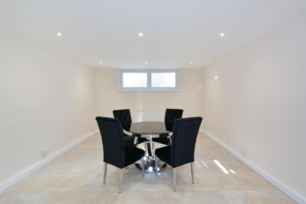 4 bedroom terraced house for rent