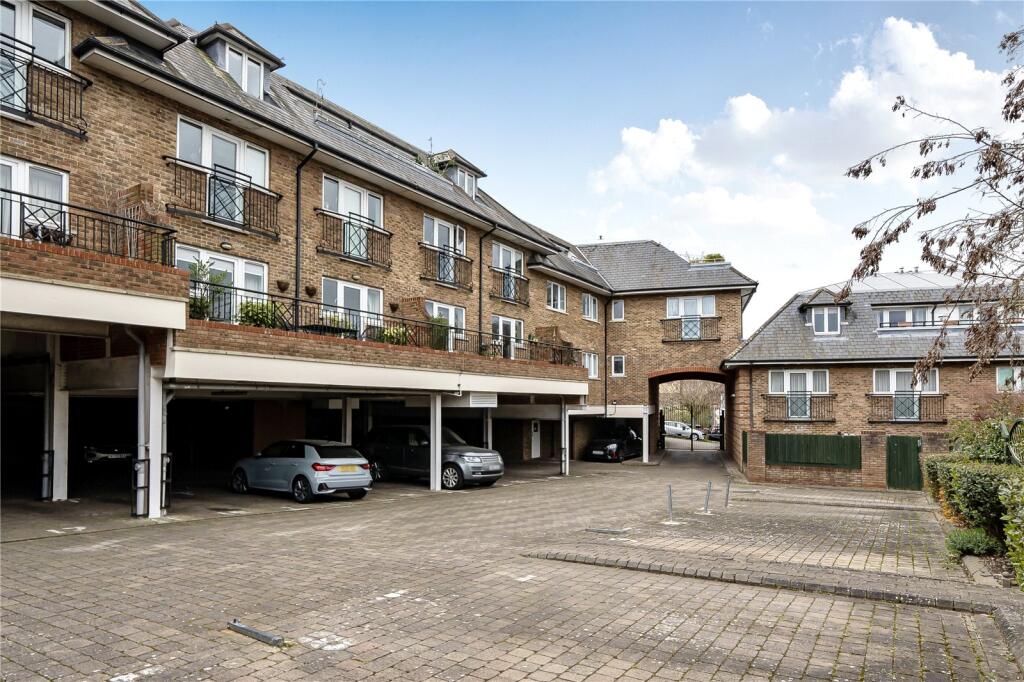 Apartment in London - More