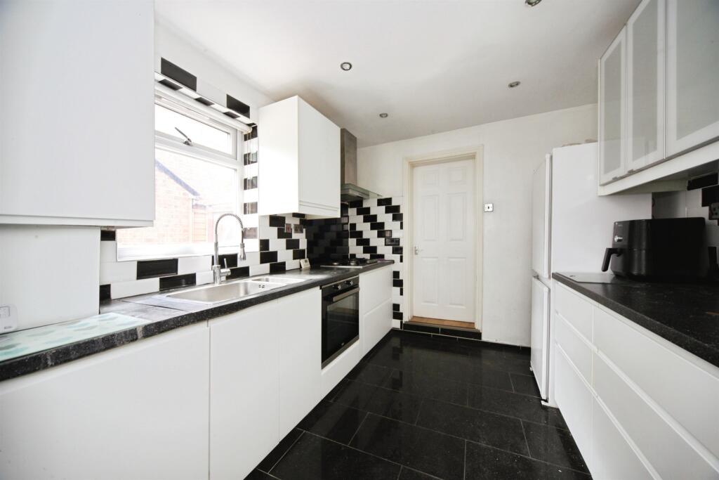 Limbury Road, Luton photo 4