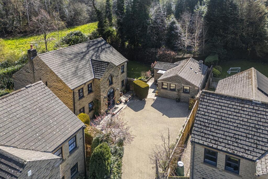 House in Huddersfield, Dogley Lane, Kirkburton - More