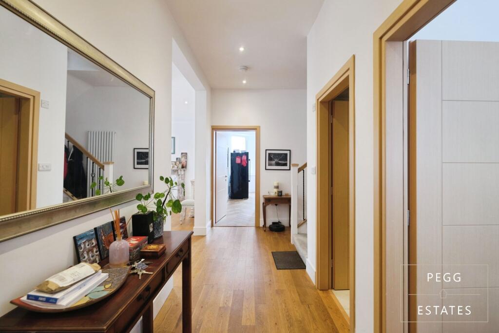 House in Torquay, Torbay - View 2
