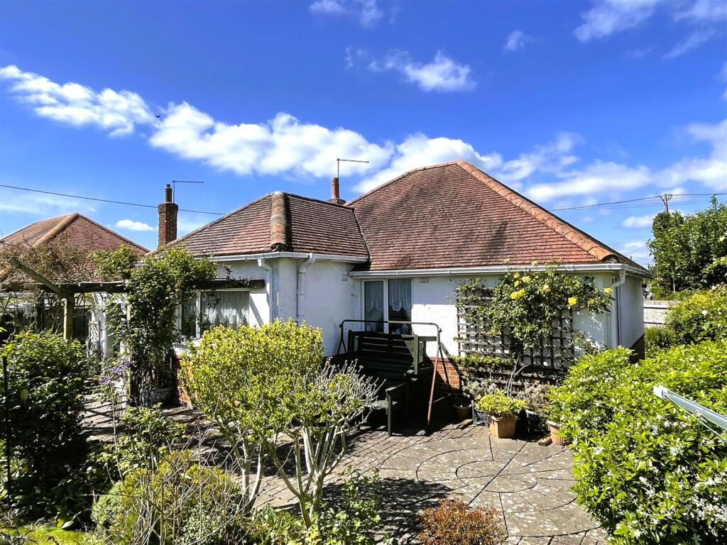 Main image of property: Peacemarsh, Gillingham