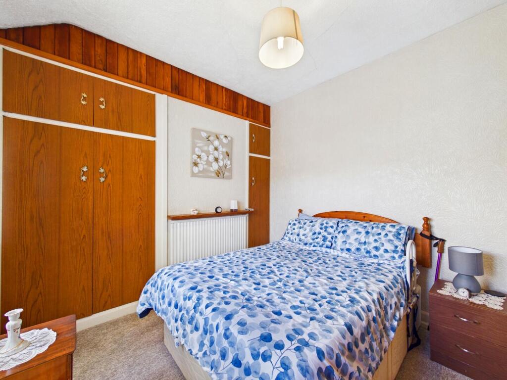 House in Wakefield, Featherstone - More