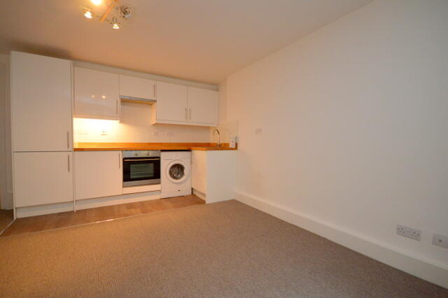 Apartment in Redhill - View 3