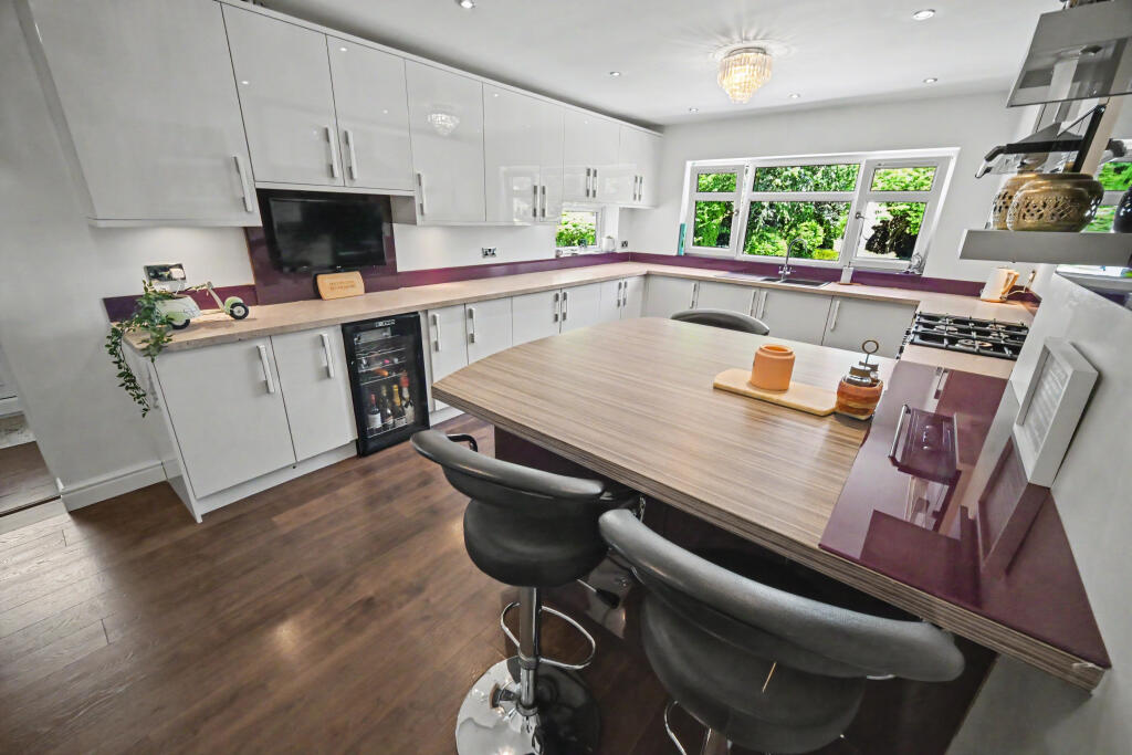 Codsall Road, Tettenhall, Wolverhampton, WV6  photo 3