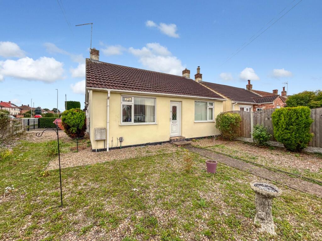 Main image of property: The Crescent Chilwell, Beeston, Nottingham, Nottinghamshire, NG9