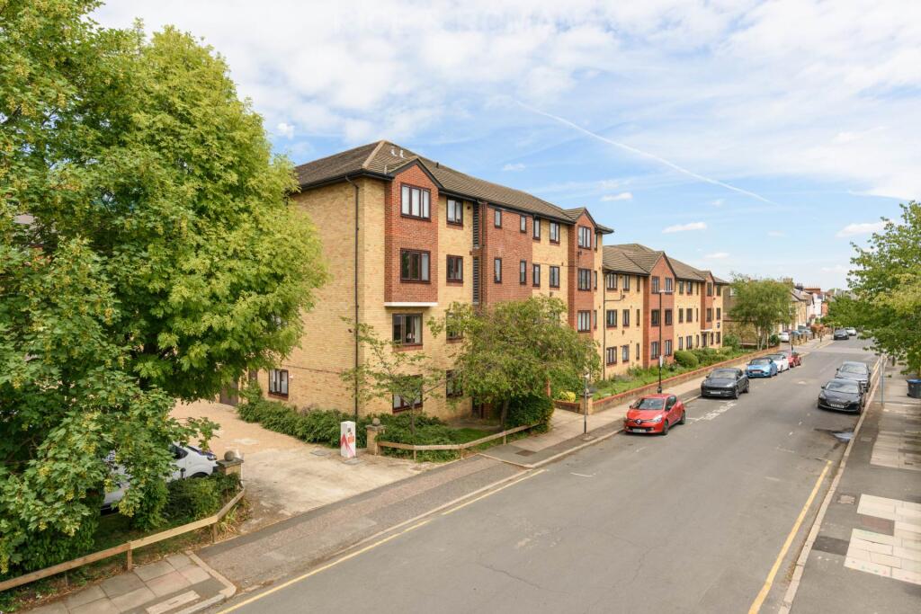 2-bed house on Cloister House, Wimbledon, £350,000