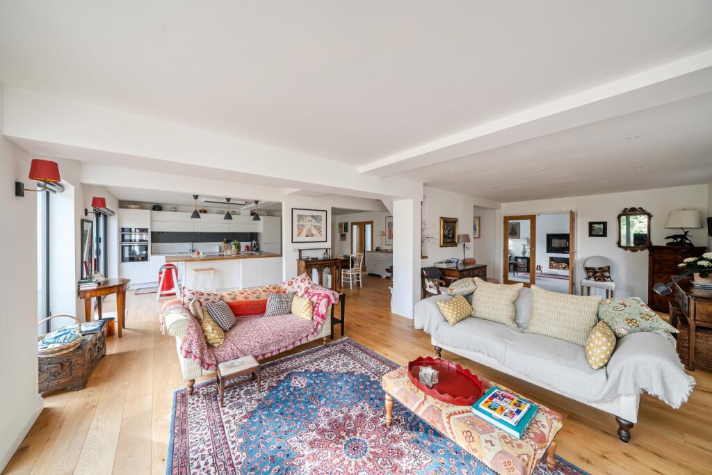 Additional image 8 of Immaculate home - Central Wells