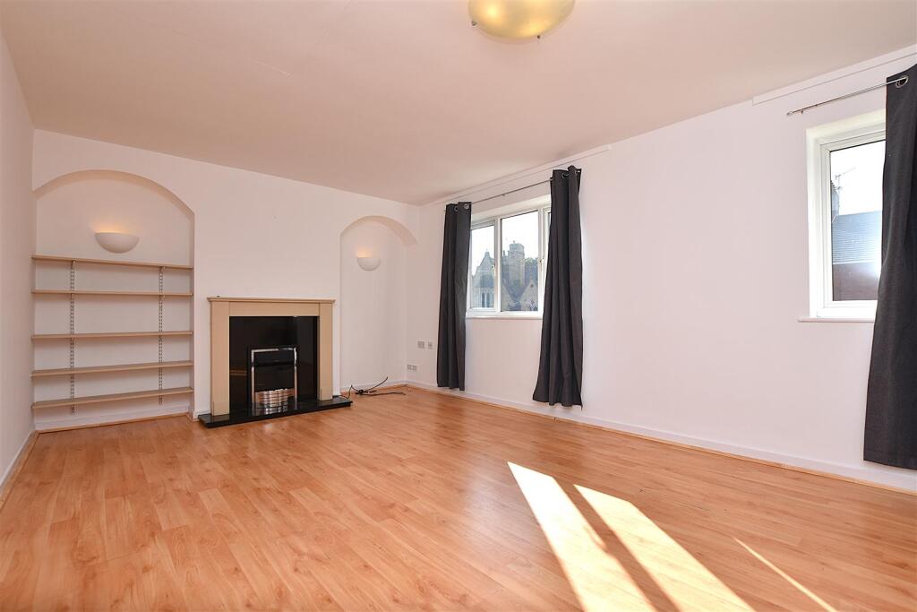 Rhosddu Road, Wrexham photo 2