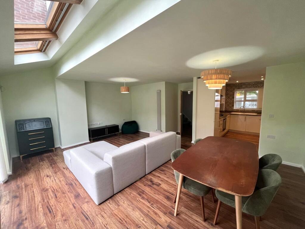 Apartment in Salford, Greater Manchester - View 3