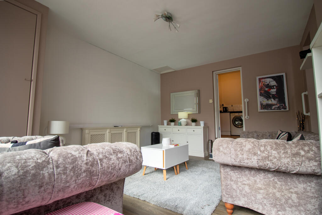 Apartment in Newport - View 4