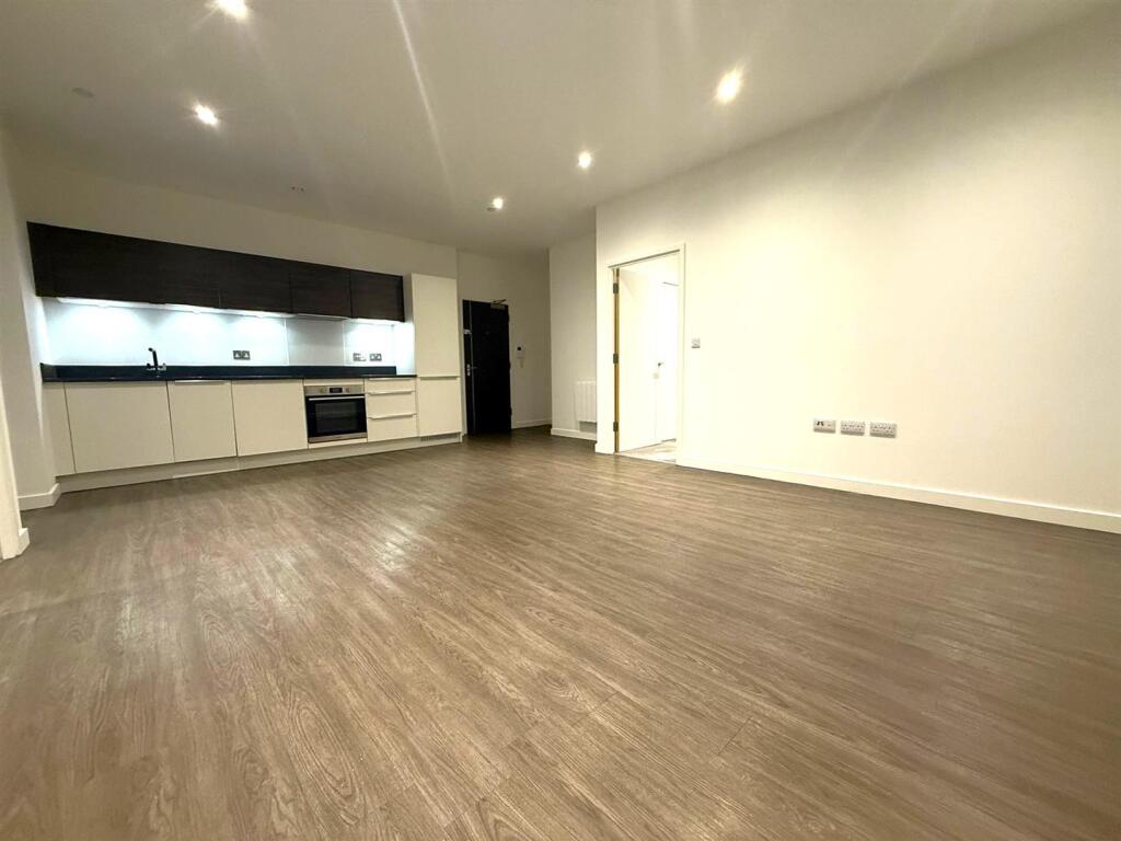 Apartment in Reading - View 2