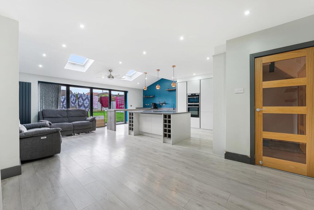 House in Widnes, Hough Green - View 4
