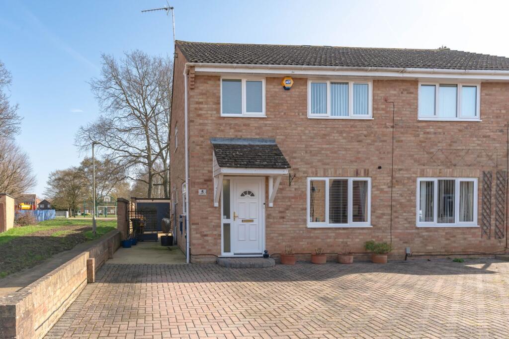Main image of property: Beagle Close, Abingdon, OX14