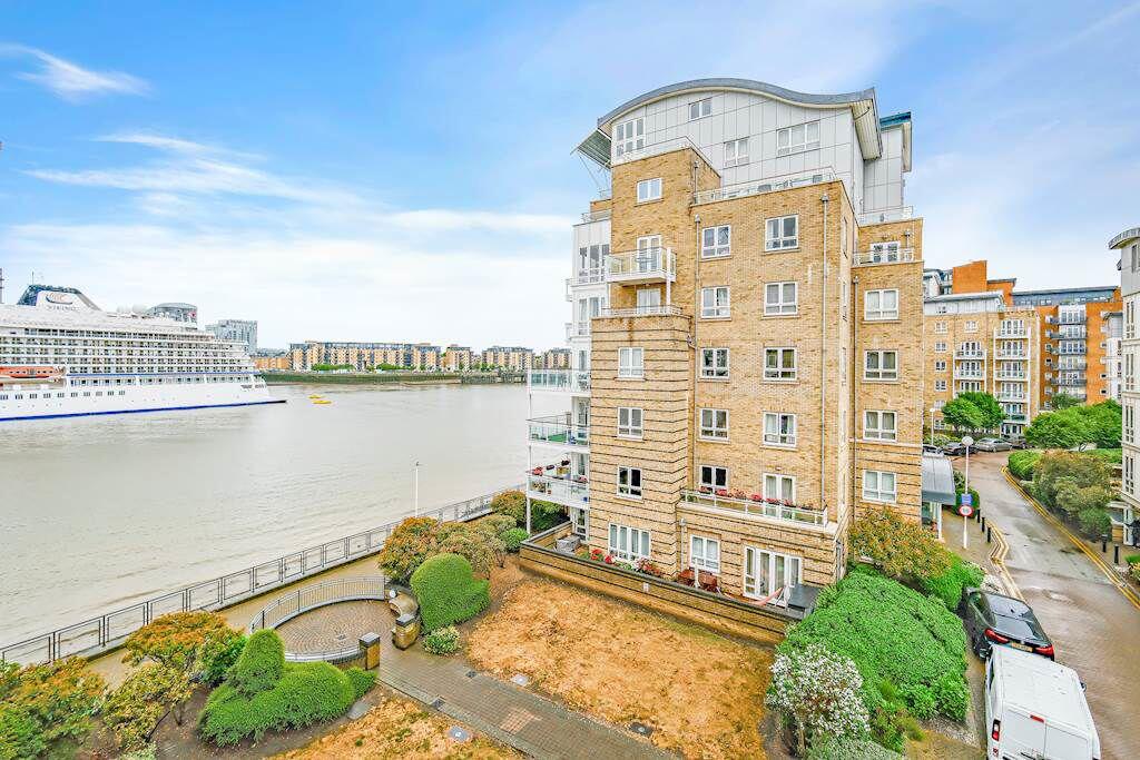 Main image of property: St. Davids Square, Isle of Dogs