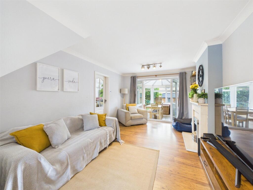 34, Brinsons Close, Burton, Christchurch, Dorset, BH23 photo 2