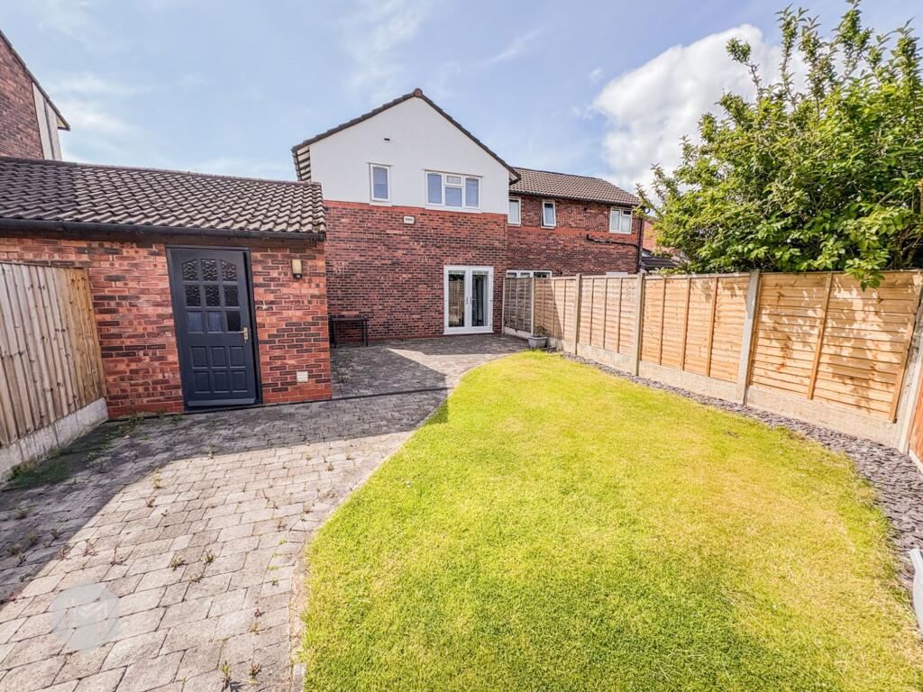House in Warrington, Gorse Covert, Birchwood - View 4