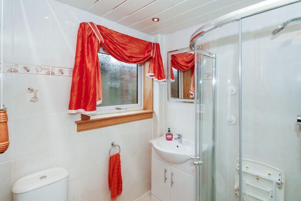 5 Jennie Rennies Road, Dunfermline, Fife, KY11 3BE photo 4