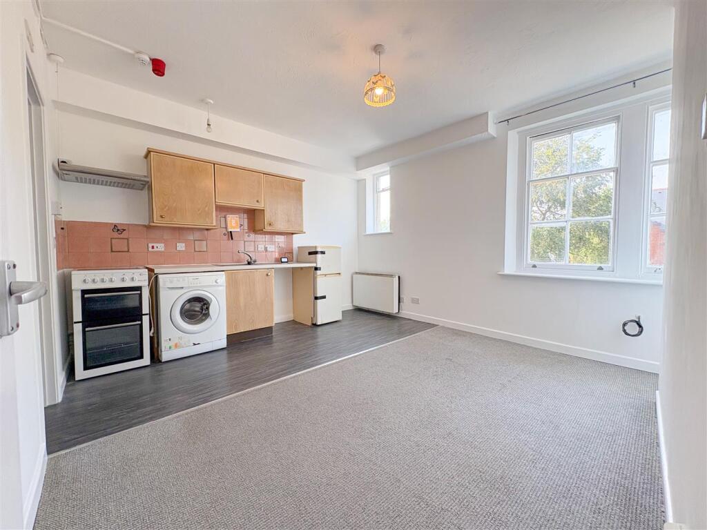 Apartment in Taunton - View 4