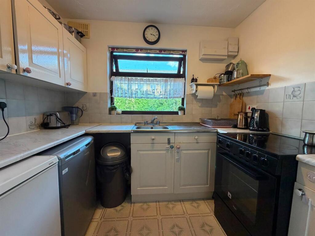Apartment in Southall - View 4