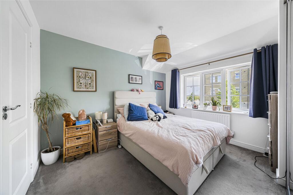 House in Dartford - More