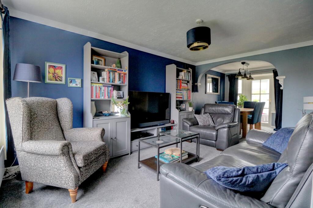 Siskin Close, Kennington, Ashford, TN25 photo 2