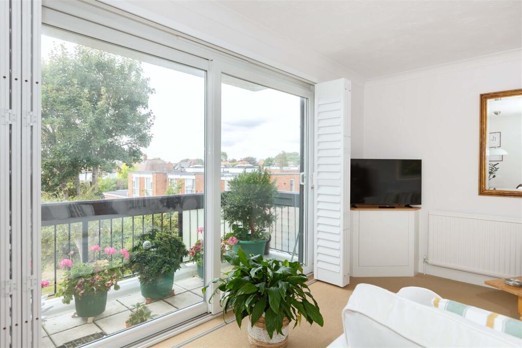 Apartment in Brighton - More