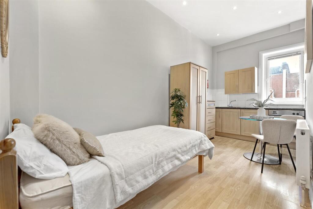 Studio flat for rent