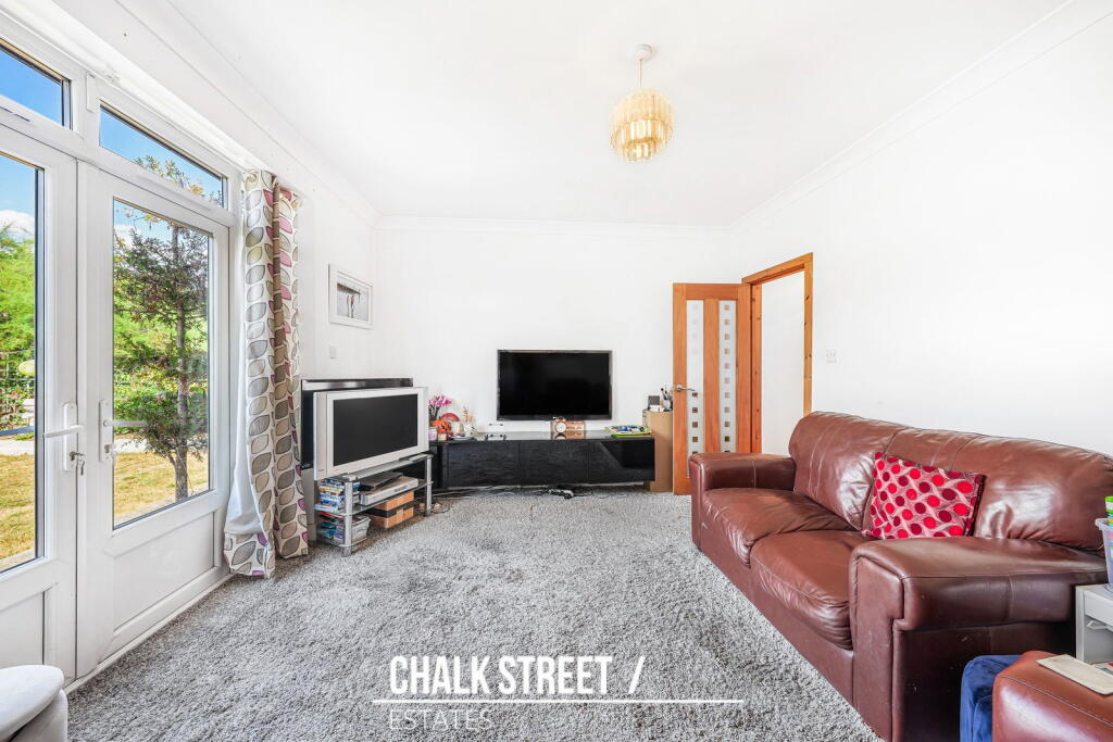 House in London, Gidea Park - More