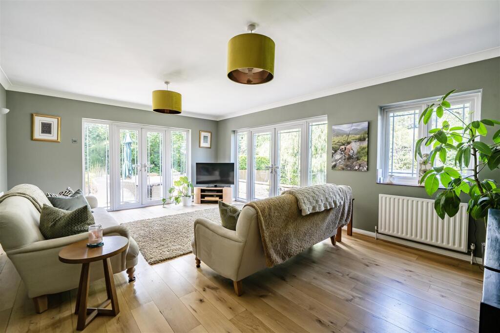 House in Reigate and Banstead, Surrey - More