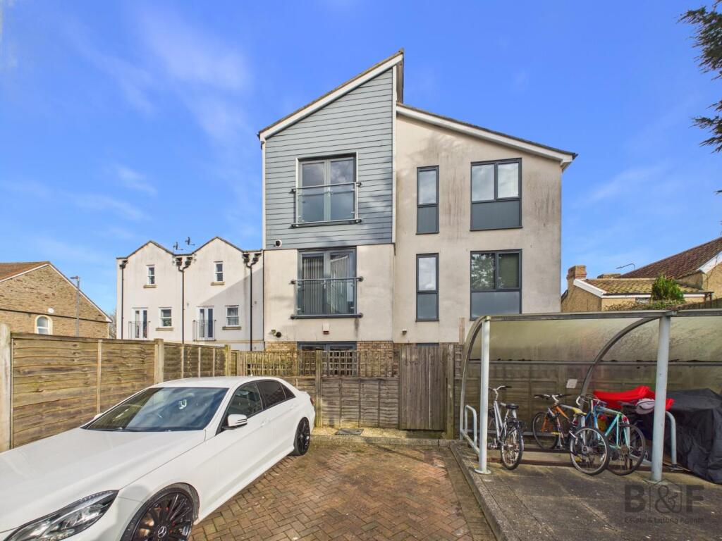 2-bed flat on Portland Street, Staple Hill, Bristol, £219,950