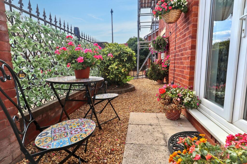 Apartment in Nuneaton and Bedworth, Warwickshire - View 4