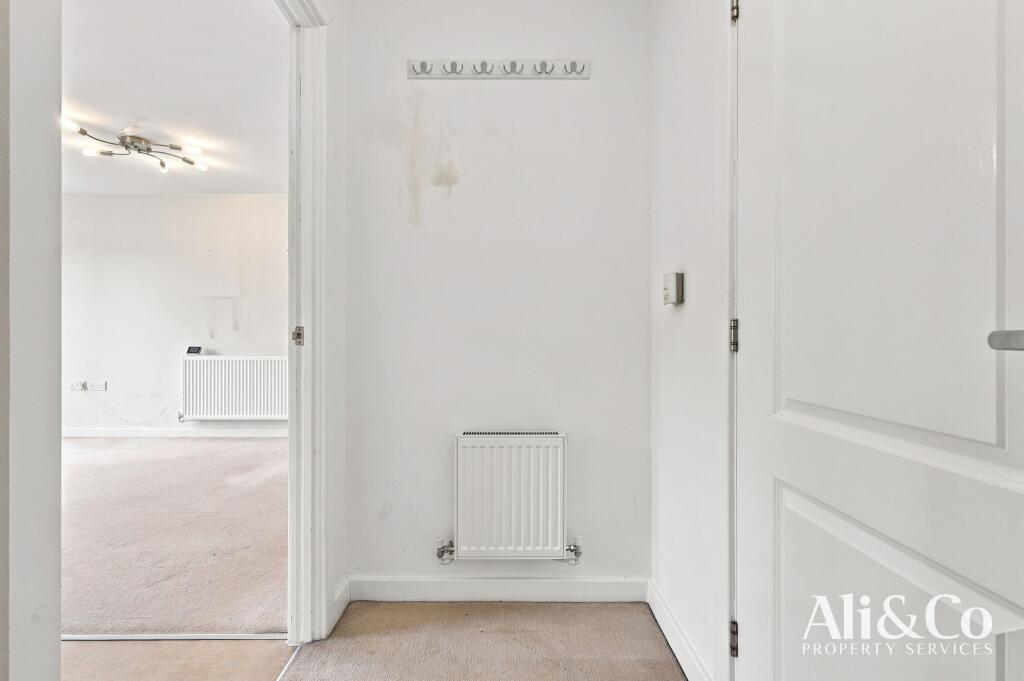 Apartment in Purfleet-on-Thames, Essex - More