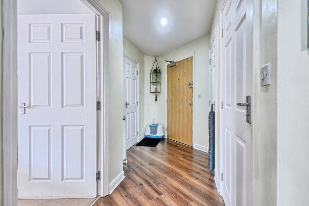 Apartment in Solihull, Chelmsley Wood - View 5