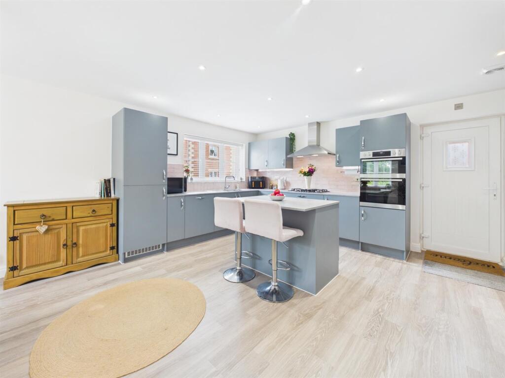 House in Tewkesbury, Twigworth - More