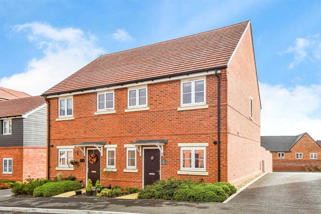 2-bed semi-detached on Prince Drive, Shrivenham, Swindon, £325,000