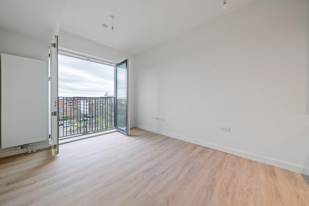 Apartment in Harrow - View 4