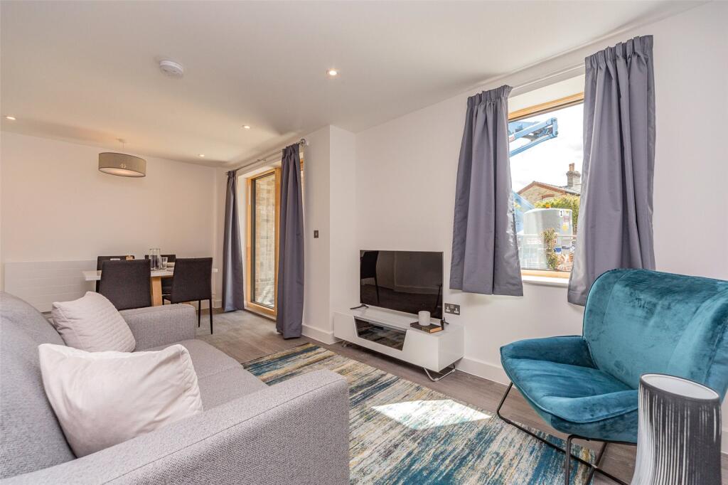 Apartment in Cambridge - View 4